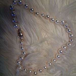 Elegant Pearl Necklace with Gold Clasp
